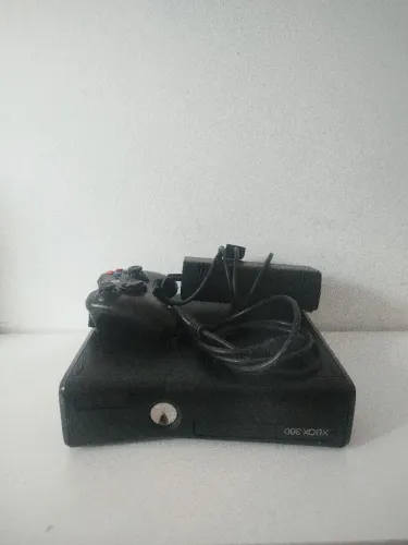 XBOX 360, +FONTE, +50 JOGOS, CONDIÇAO: 9,0, PREÇO R$750.