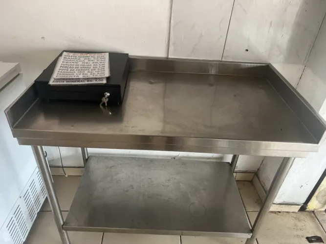 Matérias pra galeteria em excelente estado 