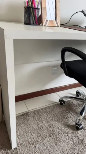 Mesa / Bancada com Cadeira de escritório