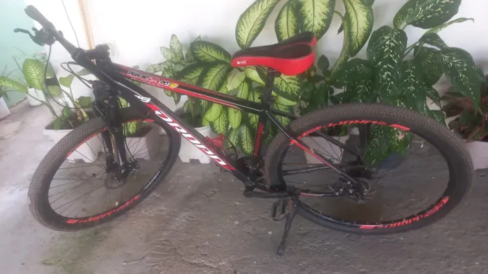 Vende-se uma bicicleta aro 29 21 marchas