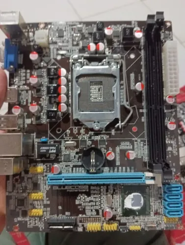Placa mãe LGA1155 com pinos tortos (pra retirada de peças)