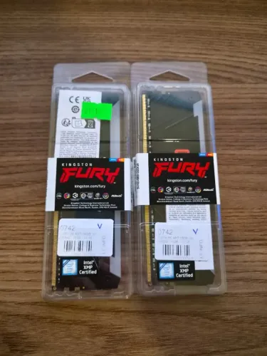 Memória RAM 32GB (2x16GB) DDR4 Kingston Fury Beast ARGB - Praticamente Nova