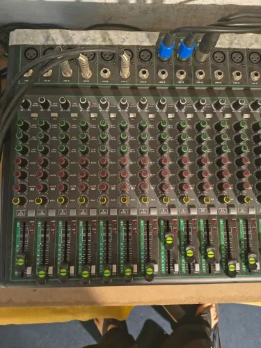 Mesa de Som 16 canais AZ audio 16fx