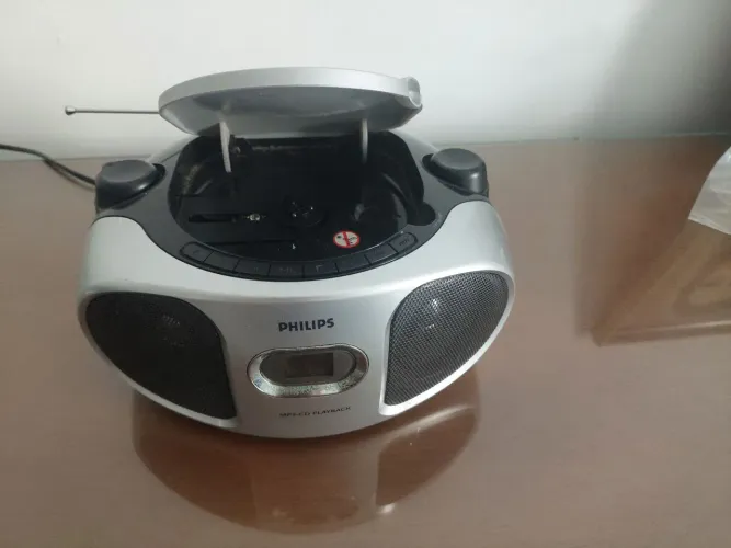 Vendo Rádio Am/Fm, tocar CD, MP3, Philips CD SoundMachine AZ30S, semi-novo.