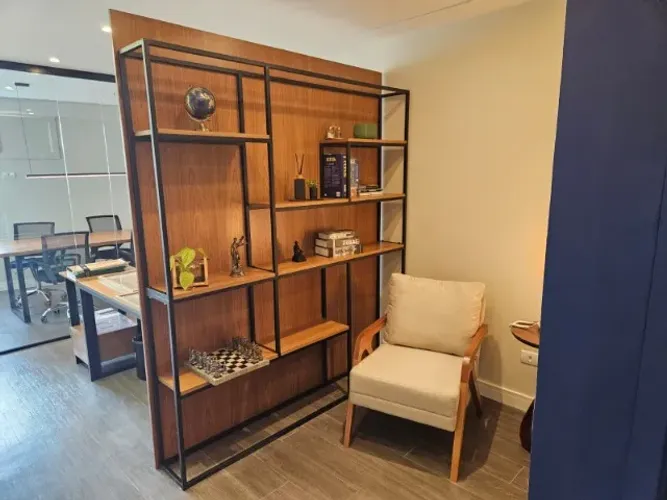 SALA COMERCIAL MOBILIADA E DECORADA NO CHAMPAGNAT