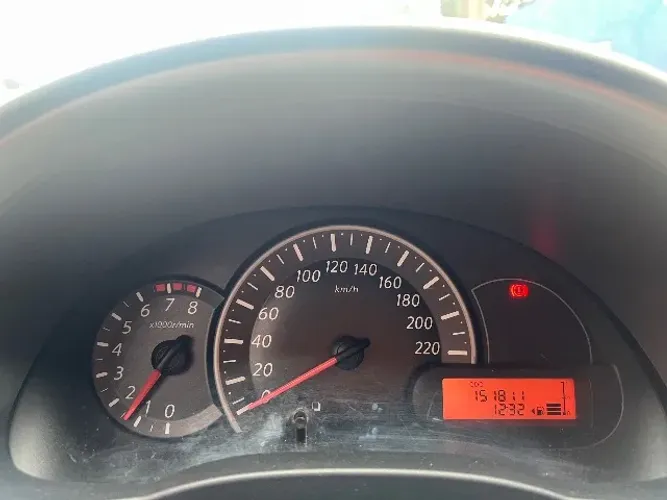Nissan March 1.0 16V Flex Fuel 5P 2012
