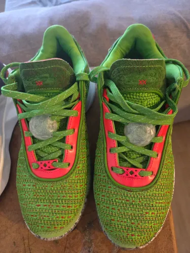 Tênis Nike novíssimo LeBron James relíquia