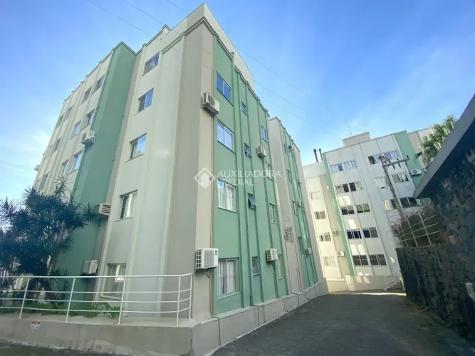 Excelente apartamento semimobiliado para locação no Córrego Grande, em Florianópolis!