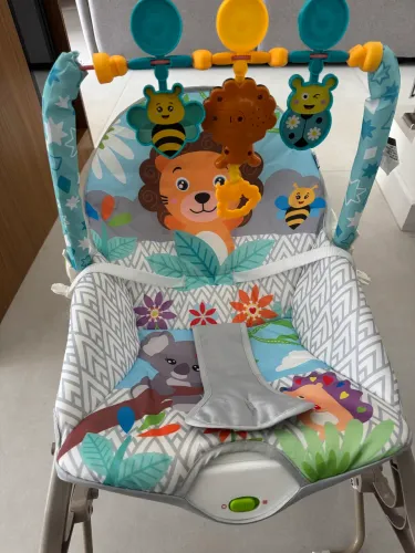 Cadeirinha de descanso e vibratória para bebê