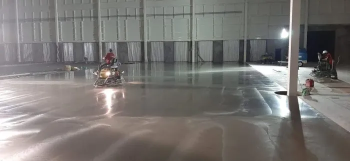 Piso industrial em Curitiba e Região | Concreto alisado e acabamento profissional