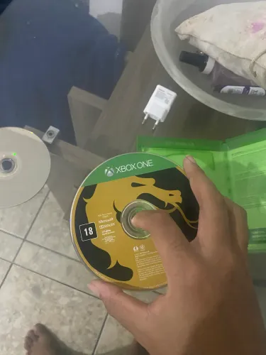 Fifa 19 e mortal kombat 7 em mídia física para Xbox one (GRAVO VÍDEO NO JOGO.)