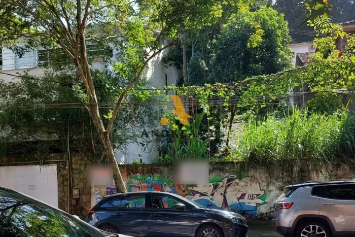 Venda de Terreno, por R$ 2.4 milhões em Gávea.