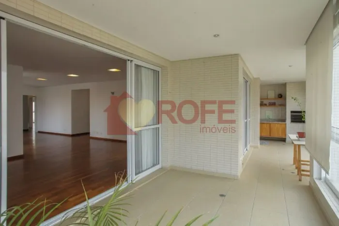 Apartamento 234 m² com 4 dormitórios, sendo 4 suítes, 4 vagas à venda, deposito privativo