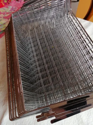 LOTE de 6 CESTAS DE METAL / BANDEJAS para arrumar ARMÁRIOS e PRATELEIRAS