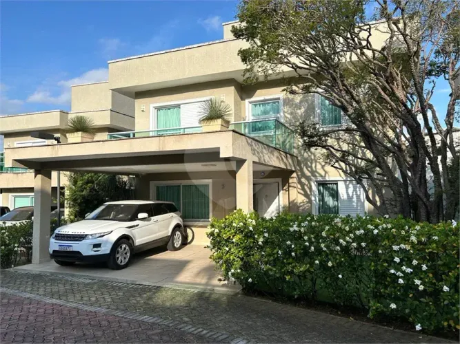 Casa de condomínio para venda possui 180 metros quadrados com 4 quartos em Tremembé - São
