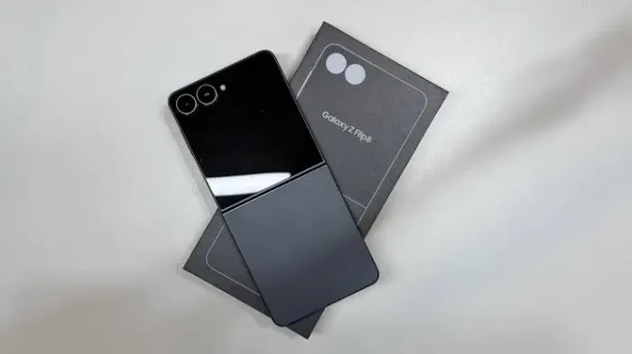GALAXY ZFLIP 8 256 GB!!