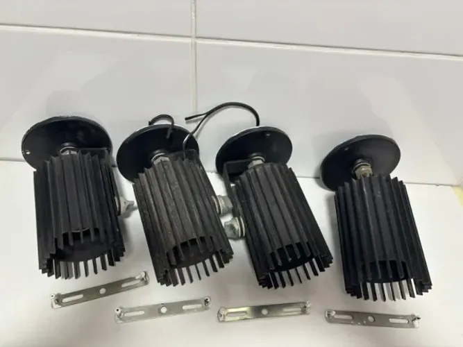 4 Spots de iluminação antigos