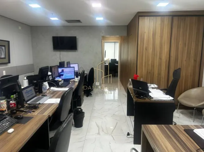SALA COMERCIAL PARA LOCAÇÃO PROXIMO METRO SANTA CRUZ.