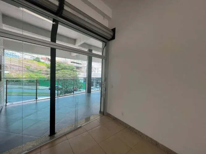 Loja na Avenida Principal do Buritis 56m² com Pé Direito Alto e Grande Visibilidade