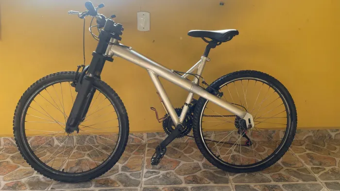 Bike aro26 quadro de alumínio double triangule, suspensão dianteira coroa dupla