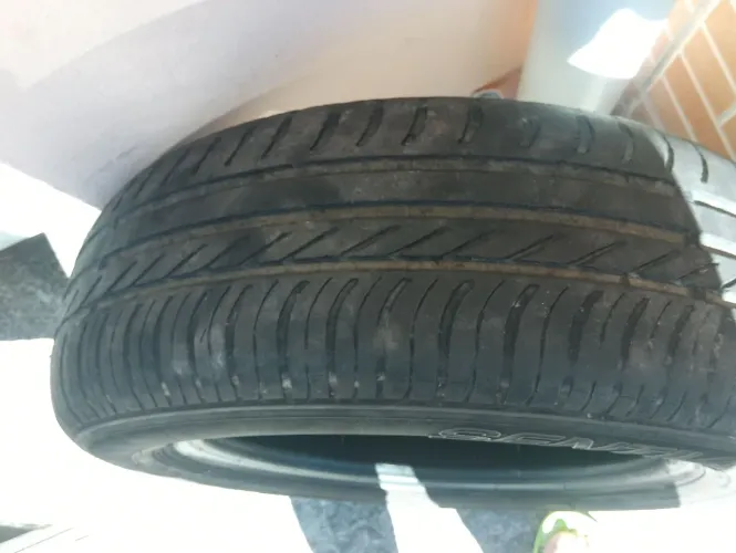 4- Pneus 175 65 14 usados.Bons.
