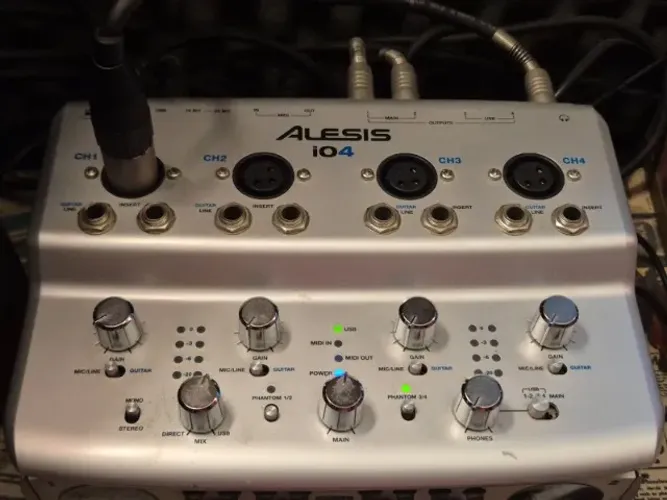 Placa Interface de Áudio Alesis I04