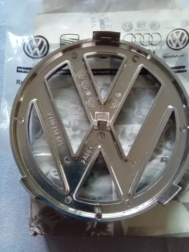 Símbolo vw na grade frontal original 