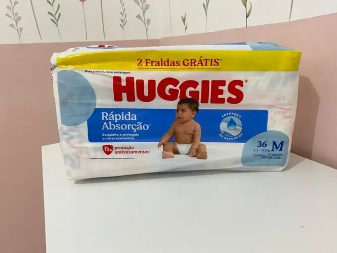 Fralda HUGGIES azul, tamanho M