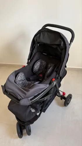 Bebê conforto e carrinho de passeio Cosco