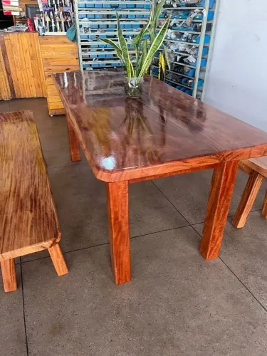 Vende-se mesa de angico invernizada nova