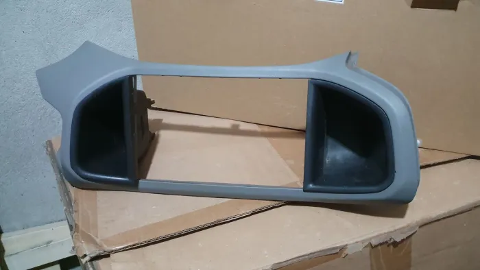 Moldura original multimidia onix 2015