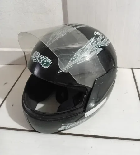 Capacete número 58
