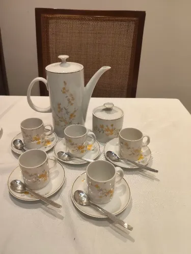 Maravilhoso jogo café porcelanas Steatita