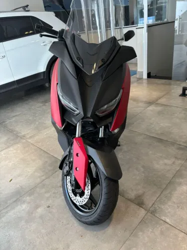 Xmax muito bem conservado único dono..