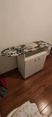 Tábua de Passar Roupa com Armarinho de duas portas