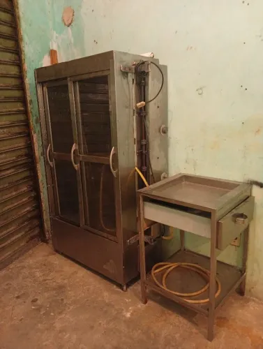 Vende-se uma Máquina de frango, equivale a 30 frango.