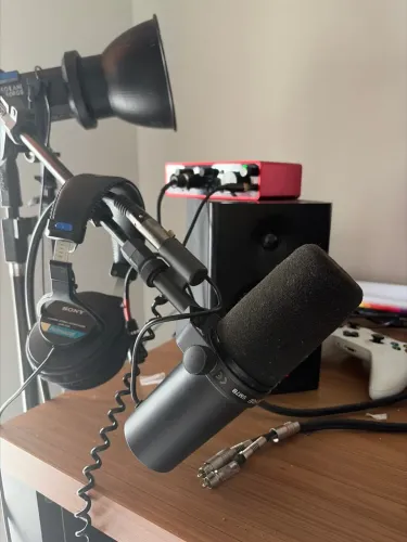 Shure SM7B + scarlett 3gen 2i2 + cloud filter