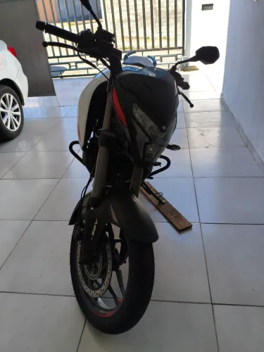 Vendo Bajaj NS 200 2025/2026