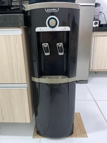 Vendo Gelagua de Coluna Esmaltec Preto Inox