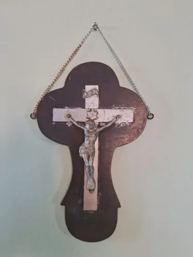 Lindo crucifixo antigo em madeira...