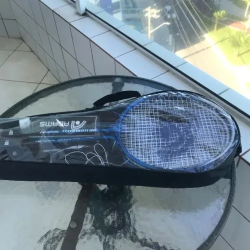 Kit de Badminton Adams Titanium 80 - 4 Raquetes, 2 Petecas e 1 Raqueteira