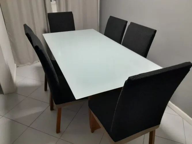Mesa de jantar com 6 cadeiras
