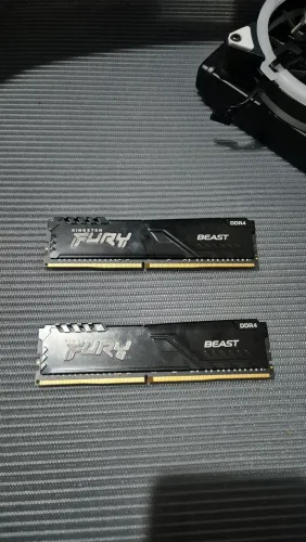 Memoria RAM Kingston Fury DDR4 32GB (dois pentes de 16)