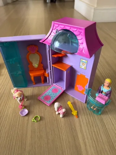 Pet shop de Polly - anos 2005 - acompanha uma Polly e dois cachorrinhos e a banheirinha.