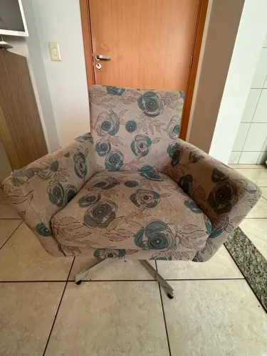Poltronas Giratórias Estofadas