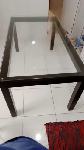 Mesa de madeira tampo de vidro