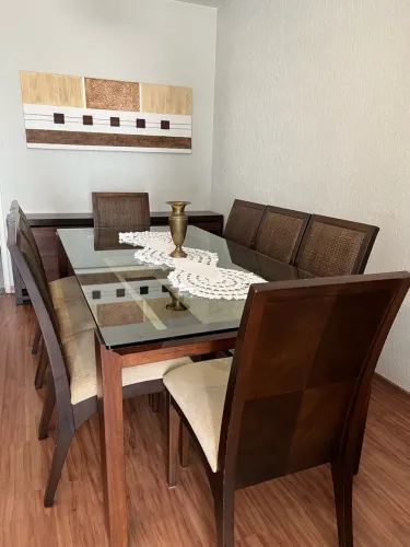 Mesa de jantar de 8 lugares de alto padrão