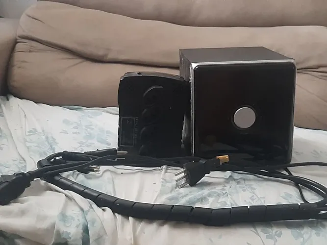 2 peças de Pc (subwoofer Sistema de som Multilaser 2.1) e (SMS Revolution Speedy 300VA)