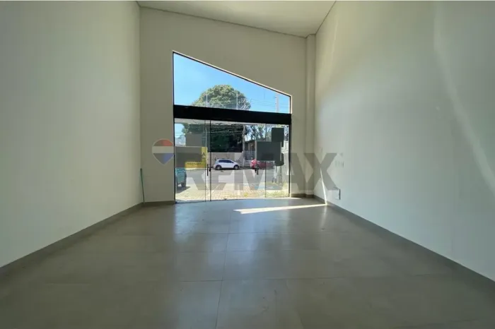 Salão comercial para locação no bairro São Vito, com 227,35 m² de área útil e mezanino