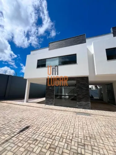 Um Lugar Imóveis aluga Casa de 2 andares com 3 suítes no Condomínio Sky Park, Ananindeua -